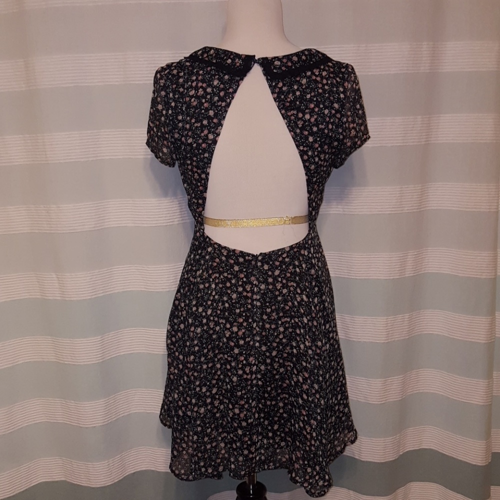 Backless floral dress - Picture 2 of 4